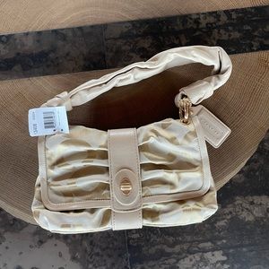 Coach shoulder handbag with flap magnetic closure beige/tan NWT
